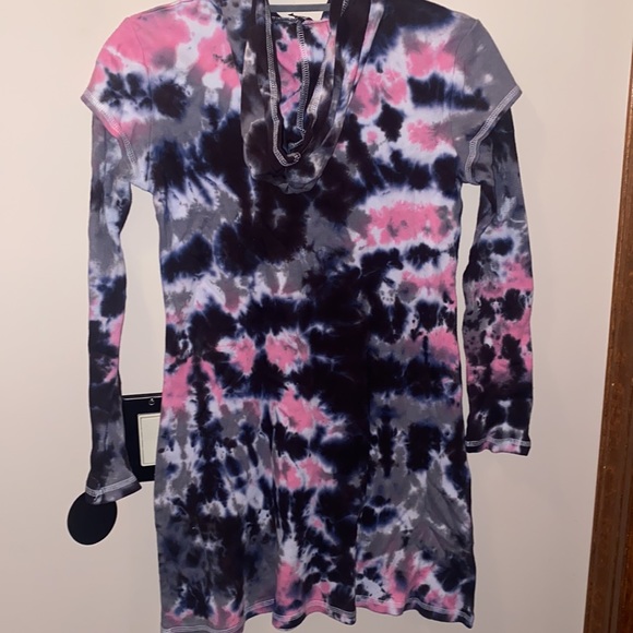 Undee Bandz Girls Tie Dye Dress. Size 12. - Picture 2 of 3